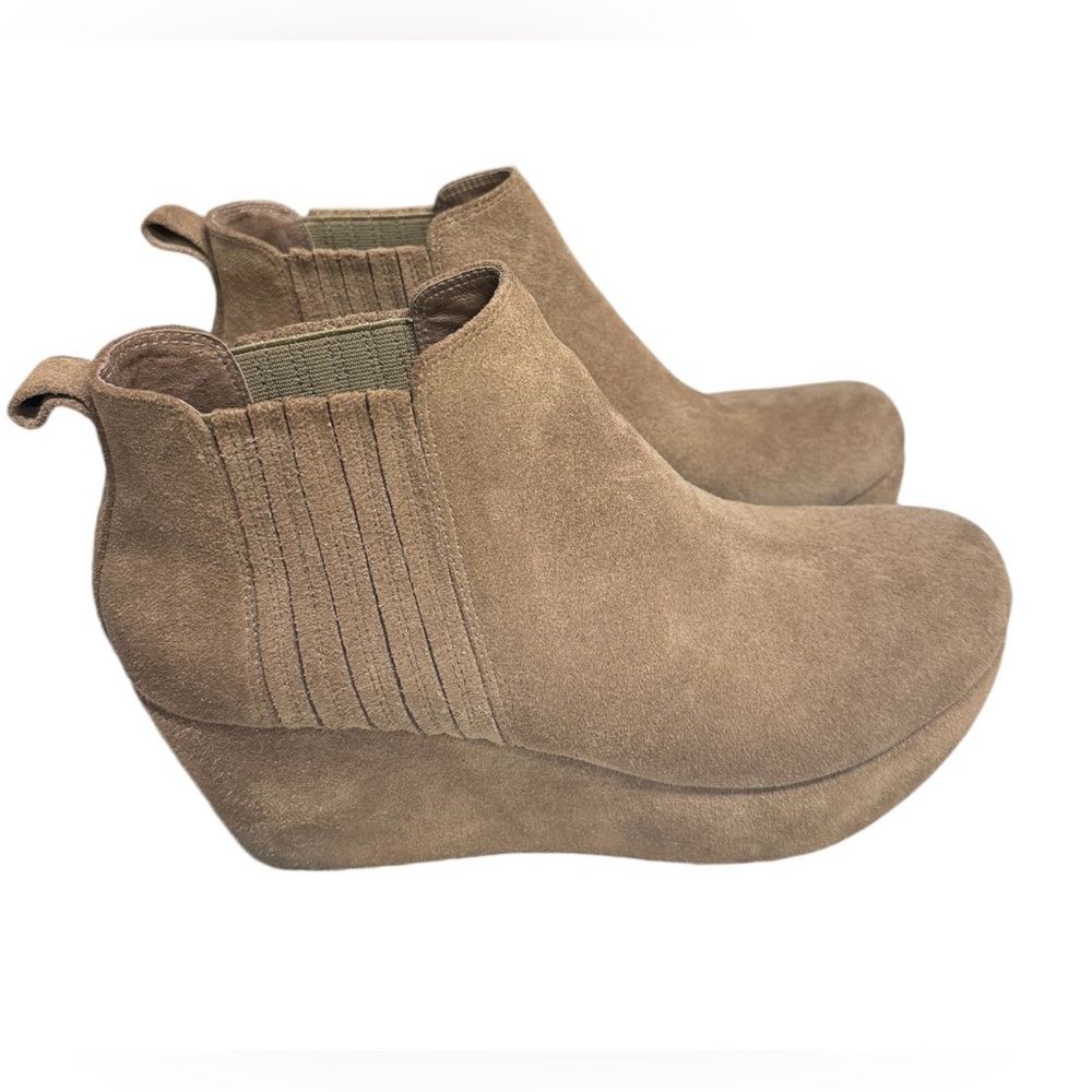 Chocolat Blu Walden Taupe Suede Boot Size 8.5